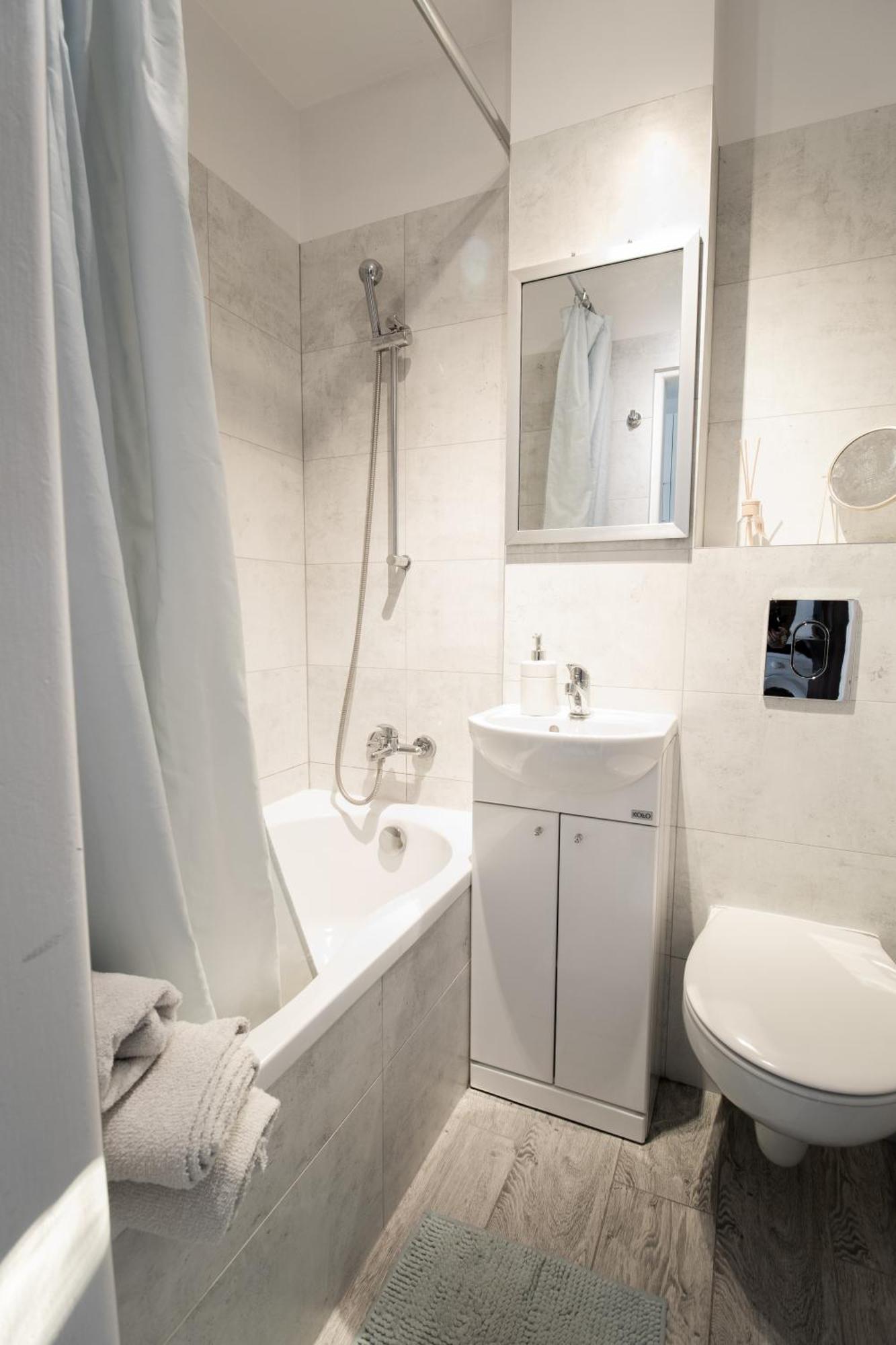 Piotrapartments - Bruna Green City Apartment Варшава Екстер'єр фото